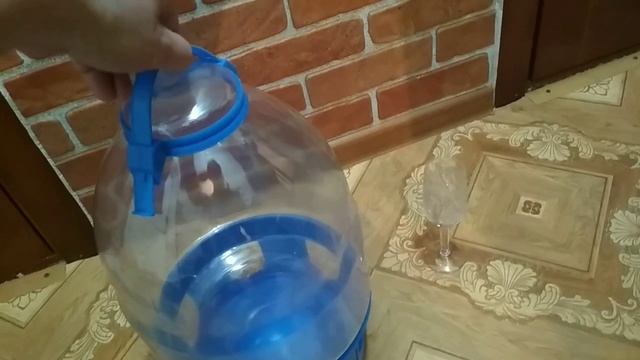 Вакуумная авто поилка для голубей на 12 литров. смотреть онлайн