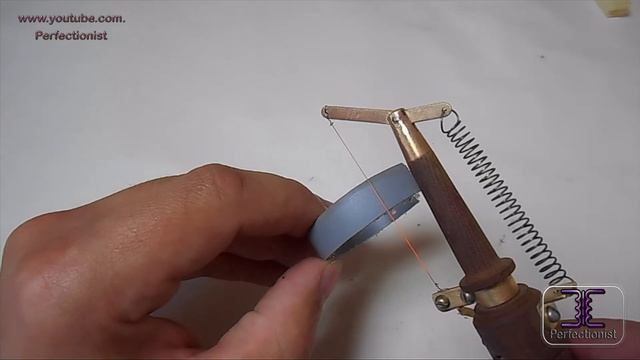 Самодельный РЕЗАК ДЛЯ ЗАЧИСТКИ ПРОВОДОВ, РЕЗКИ ПЛАСТМАССЫ И ПЕНОПЛАСТА. смотреть онлайн