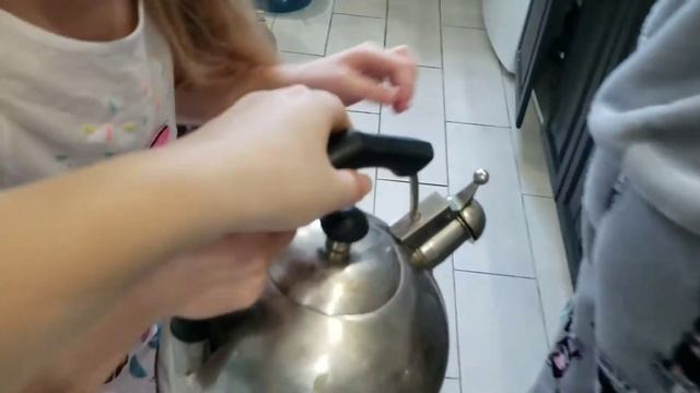 Собираемся в школу. Дети не хотят учиться. смотреть онлайн