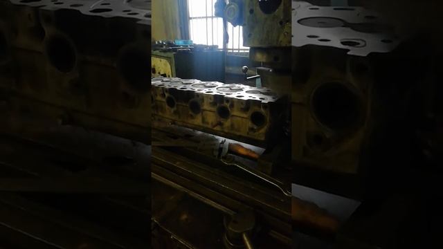 Проточка головки блока на фрезерном станке. смотреть онлайн
