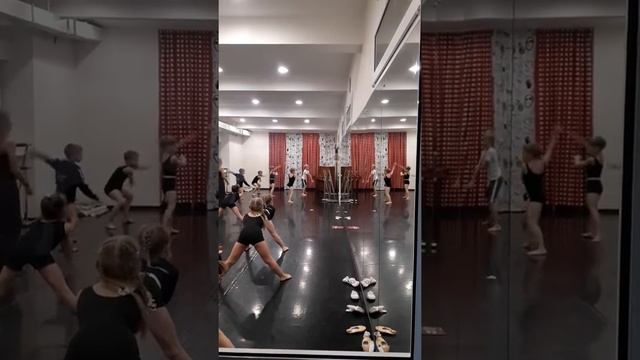 Накануне отчетника)))пространные танцы-КАРАМЕЛЬКИ РЕПЕТИРУЮТ))) смотреть онлайн