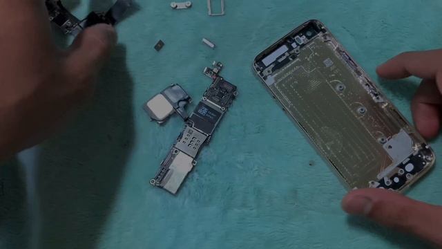 Restore Abandoned iPhone 5s phone | Restore a 7 Years Old iPhone Phone Left in the Trash смотреть онлайн