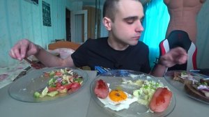 МУКБАНГ НАРЕЗКИ ЛУЧШЕЕ - САРДЕЛЬКИ / ЯИЧНИЦА / ПЮРЕ / БУТЕРБРОДЫ С СЕЛЕДКОЙ / АСМР 17. 02. 2024