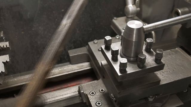 Самодельное долбежное приспособление из штока стойки амортизатора для токарного станка ТВ-7М смотреть онлайн