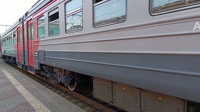 Отправление электрички Омск-Называевская с железнодорожного вокзала города Омска. смотреть онлайн