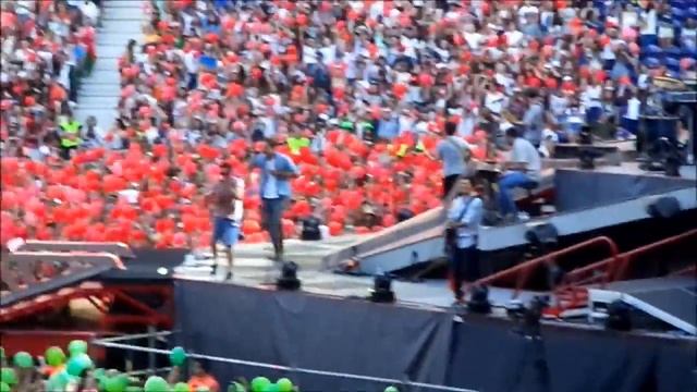 D.A.M.A singing Torn at Dragão Stadium (Portugal 2014/07/13) смотреть онлайн