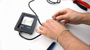 Как подключить светодиодный прожектор своими руками.  LED прожектор.