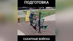 Рельсы, шпалы, кирпичи... в тебя летит струя мочи...