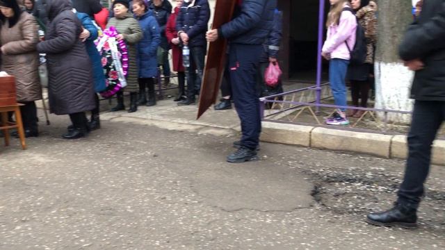 БОЛЬНО ТЯЖЕЛО СМОТРЕТЬ ХОГДА УХОДЯТ НАШИ ДЕТИ ВНУКИ К ГОРЛУ ПОСТУПАЕТ КОМ А ГЛАЗА ЗАЛИВАЮТСЯ КРОВЬЮ смотреть онлайн