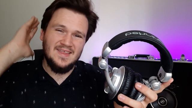 The Best Cheap DJ Headphones? (Behringer HPX2000 Review) смотреть онлайн