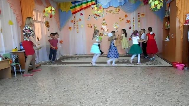 Танец с осенними листочками. смотреть онлайн