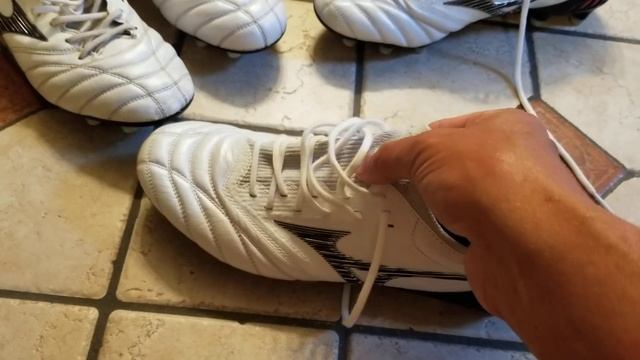 Mizuno Morelia Neo 3 (III) Beta and Classic Comparison смотреть онлайн