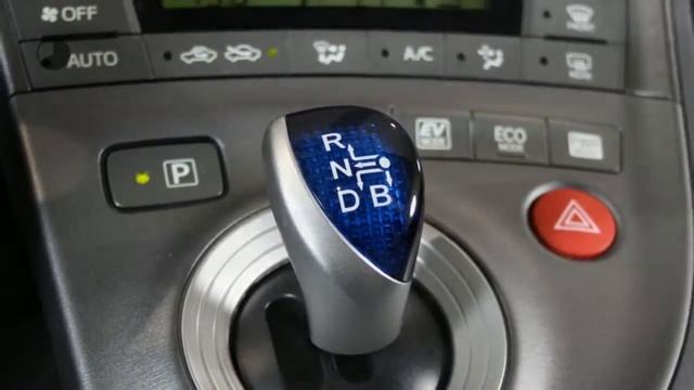 Toyota Prius 1.8 COMFORT ( Navi , Leder, Stoelverwarming, Camera ) смотреть онлайн