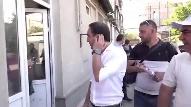 Քաղաքացիները հրաժարվում են բարևել Տիգրան Ավինյանին