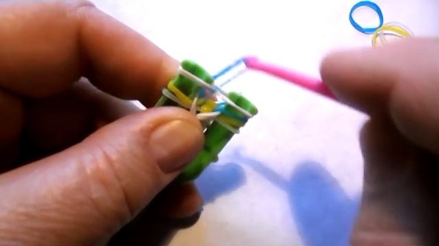 Браслет ПОЛНОЧНОЕ СОЛНЦЕ без станка из резинок смотреть онлайн