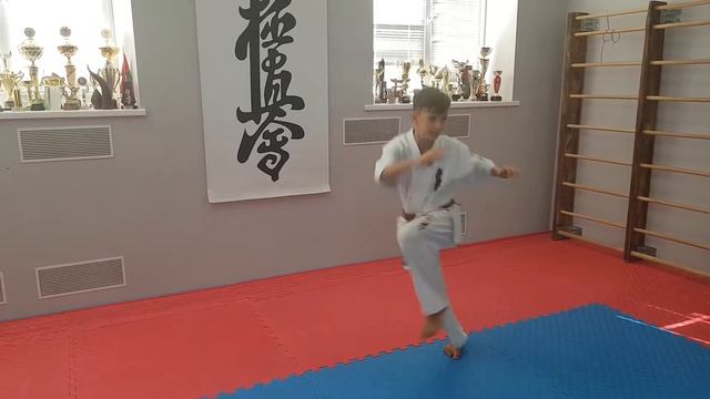 БЫСТРЫЕ НОГИ. Quick legs. смотреть онлайн