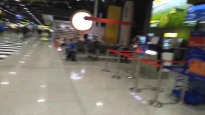 Москва Шереметьево терминал В . Это 2 й этаж идем в зону вылета.
