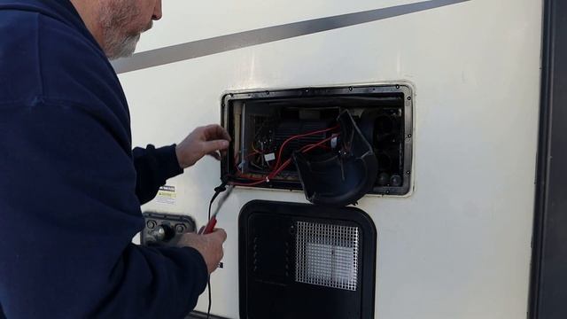 RV Furnace Broken When They Need It Most смотреть онлайн