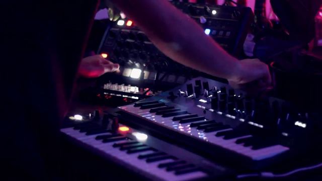 s̵l̵e̵e̵p̵l̵e̵s̵s̵ friday synth jam - korg minilogue xd, volca keys and arturia drumbrute смотреть онлайн