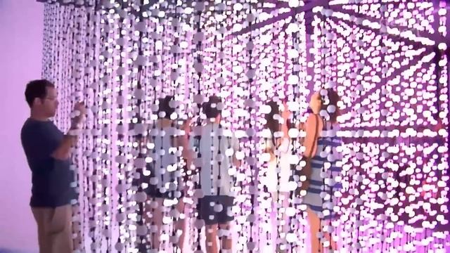 6,000 Light Bulbs React To Your Movements смотреть онлайн