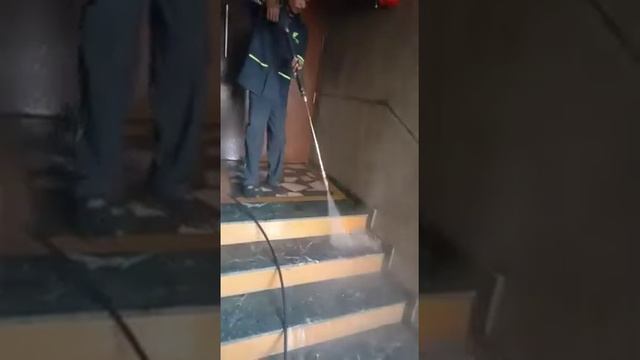 Staircase Spray Cleaning смотреть онлайн