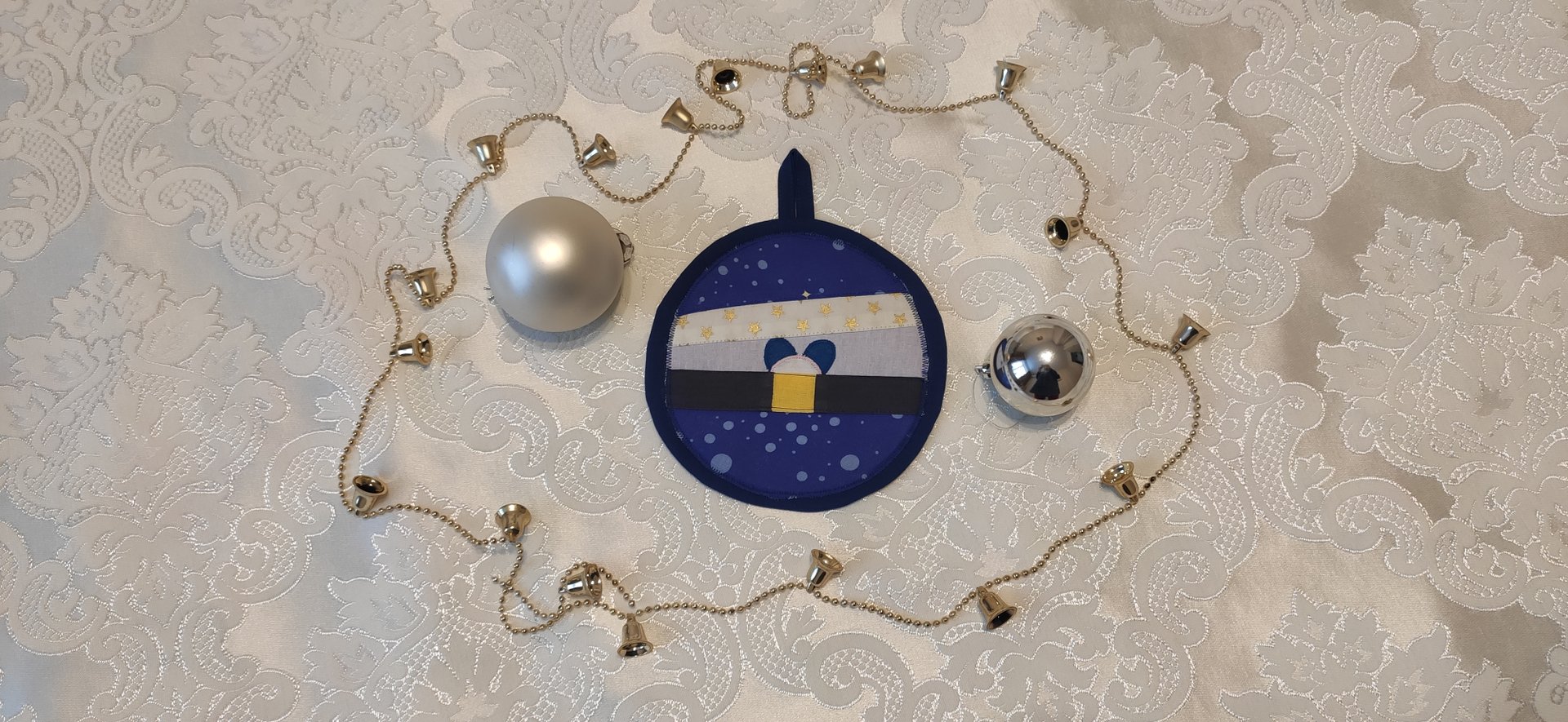 Прихватка дед Мороз (2024 г.) Бармалей или хоккеист? Прихватка без окантовки с символом Нового года.