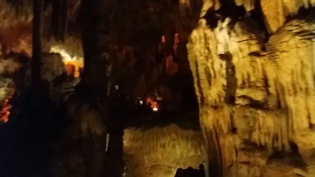 ПЕЩЕРА ДАМЛАТАШ В АЛАНЬИ !! Сталактиты и сталагмиты в пещере . Турция. смотреть онлайн