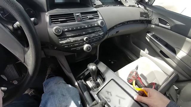 How to remove the radio console from a Honda Accord 2008-2012 смотреть онлайн