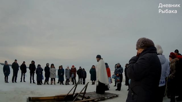 Крещение по ДЕРЕВЕНСКИ. КУПАНИЕ В ПРОРУБИ смотреть онлайн