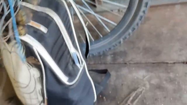 ПОИСК МЕТАЛЛОЛОМА У ДОРОГИ БЕЗ МЕТАЛЛОИСКАТЕЛЯ. ЦВЕТНОЙ МЕТАЛЛ. ПОИСК МЕДИ. КАК ЗАРАБОТАТЬ ДЕНЬГИ смотреть онлайн