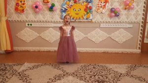 «Веселая песенка», музыка Г. Левдокимова, слова  И.  Бурсова. Исполняет Бегишева Стефания