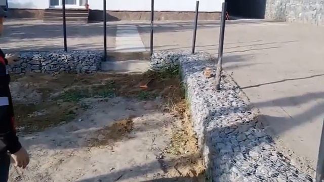 Мендсары. Посадка газона, новые дорожки. смотреть онлайн