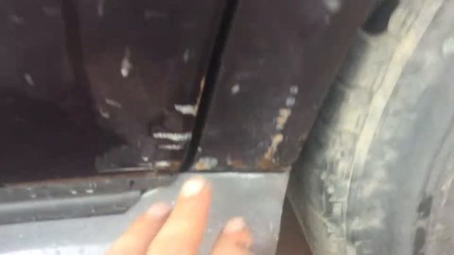 Установка порогов e55 AMG из стеклопластика на Mercedes w210 смотреть онлайн