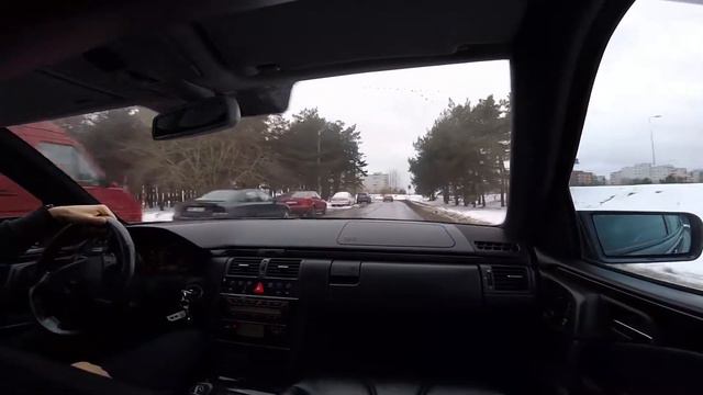 Mercedes E55 AMG V8 City Driving смотреть онлайн