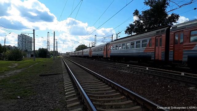 Электропоезд ЭР2Р и приветливый машинист смотреть онлайн