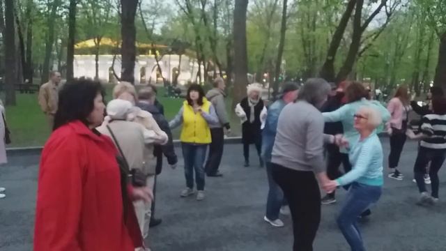 Харьков, танцы в саду,"Розовые розы" смотреть онлайн