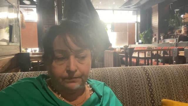 Вышли на прогулку) Сходили в Грузинский кафе) Выехали обратно домой ??