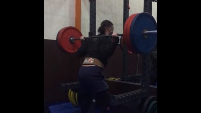 Приседания в наколенниках 160кг на 4 в 5 подходах смотреть онлайн