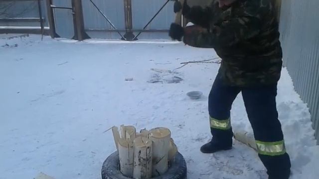 Набойка на рукоять Колуна! Колка дров для бани! Жизнь в деревне! смотреть онлайн
