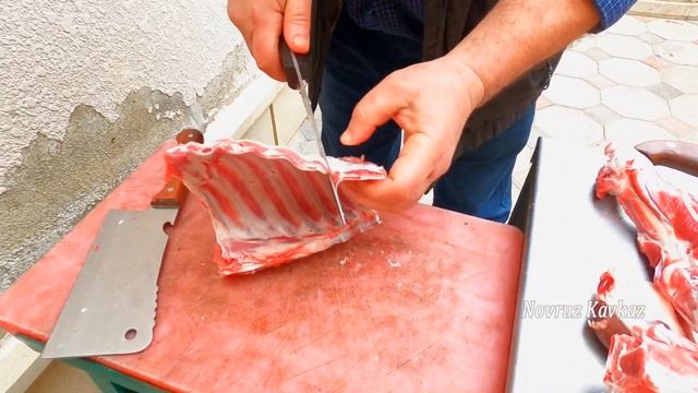 Разделка баранины для шашлыка !!! Как Приготовить Шашлык Из Баранины . Азербайджанский шашлык !!! смотреть онлайн