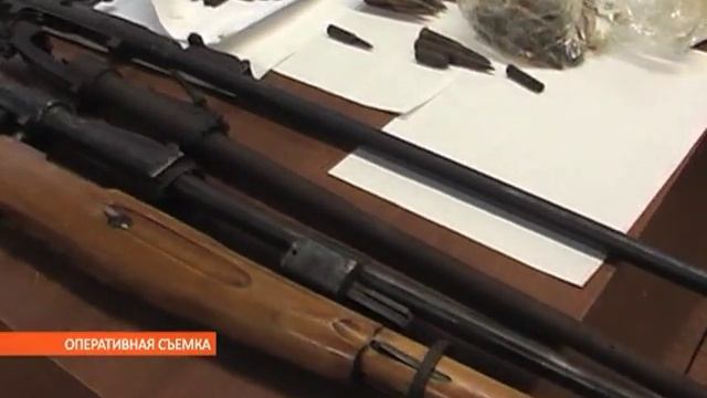 Криминалисты изучают найденное оружие смотреть онлайн