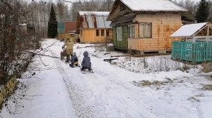 На мотоблоке зимой по снегу.