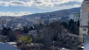 ЖАРА В КРЫМУ - КОЕ-КТО ЗАГОРАЕТ И КУПАЕТСЯ В МОРЕ. А ТАКЖЕ ИЗВЕСТНЫЕ И МАЛОПОСЕЩАЕМЫЕ МЕСТА В ЯЛТЕ