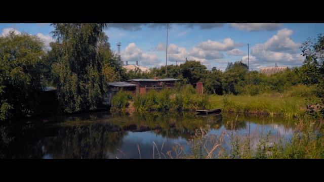 С дочкой идем в гости к бабушке, прогулка по деревне. смотреть онлайн