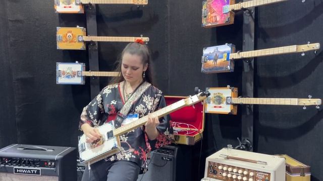 Lace Cigar Box Electric Guitar demonstration at The NAMM Show 2023! смотреть онлайн