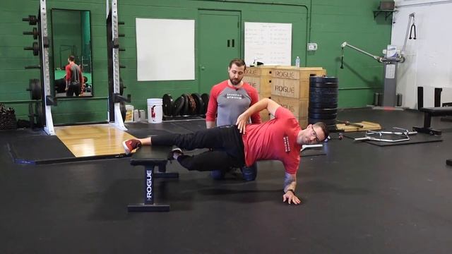 How to Perform and Progress the Copenhagen Plank смотреть онлайн