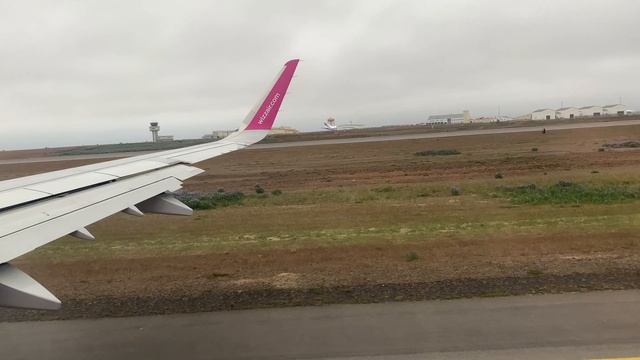 Landing at Keflavík Airport (KEF) 25/6/19 смотреть онлайн