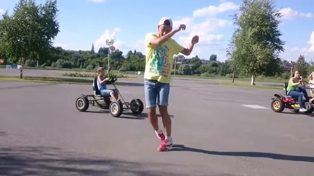 Cutting shapes (house shuffle) смотреть онлайн