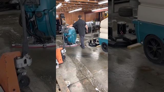 Tennant T5 Floor Scrubber - Lifetime Equipment смотреть онлайн