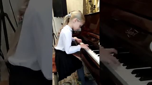 Терновская Наталия - Э.Григ "Поэтическая картинка" ми минор смотреть онлайн